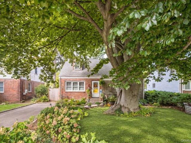 House for sale in Port Washington Terrace, Port Washington