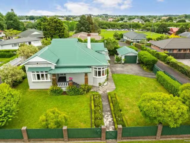 House for sale in Awhitu