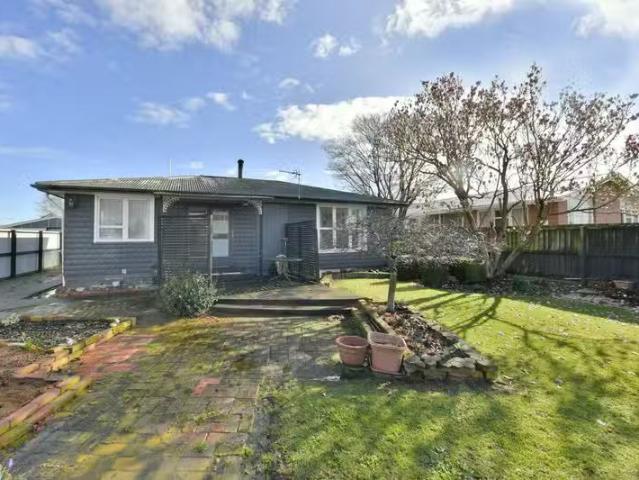 House for sale in Chaslands, Canterbury