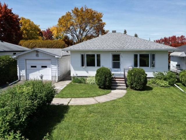 House for sale in Sainte-Rose, Laval (région administrative)
