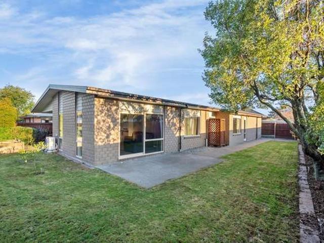 House for sale in Chaslands, Canterbury