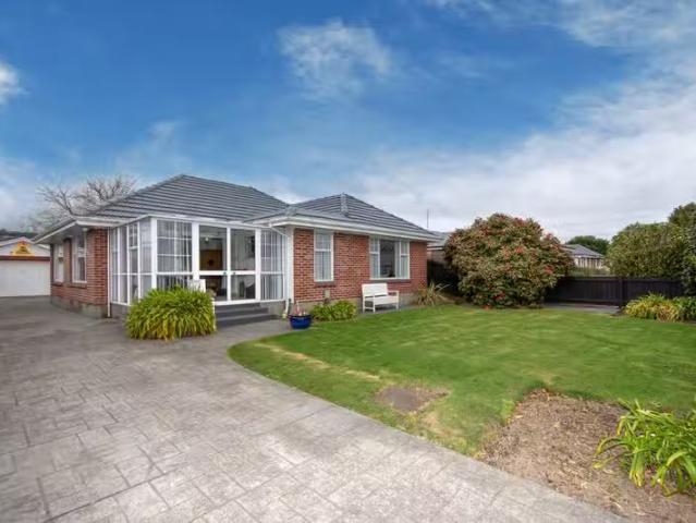 House for sale in Chaslands, Canterbury