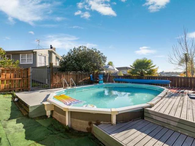 House for sale in Oratia