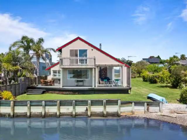 House for sale in Oratia