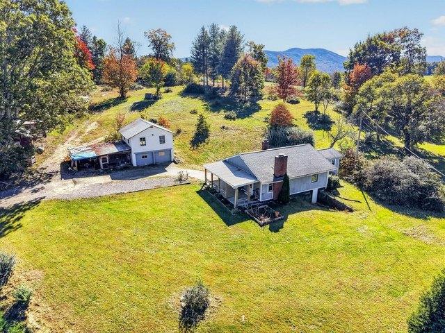 House for sale in Elk Creek, Grayson County