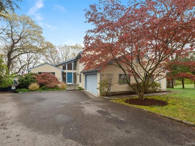 House for sale in Thornwood, New York