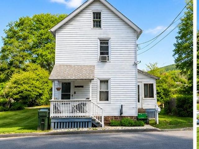 House for sale in Simsbury, Connecticut