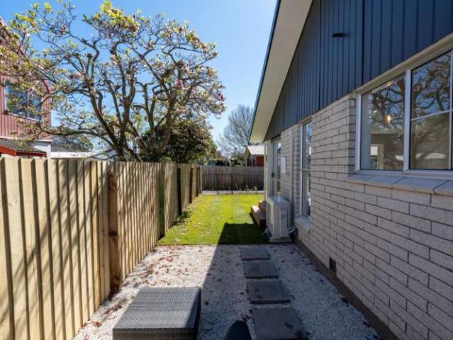 Apartment for sale in Chaslands, Canterbury