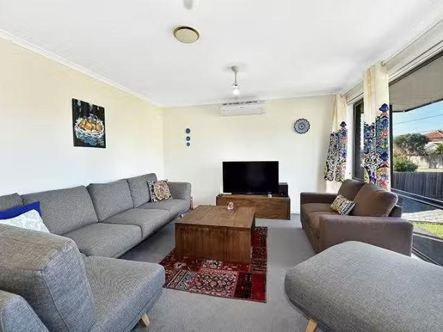 House for rent in Avondale Heights, Victoria