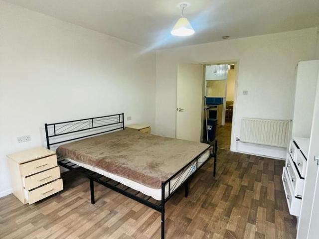 House for rent in Gants Hill, Greater London