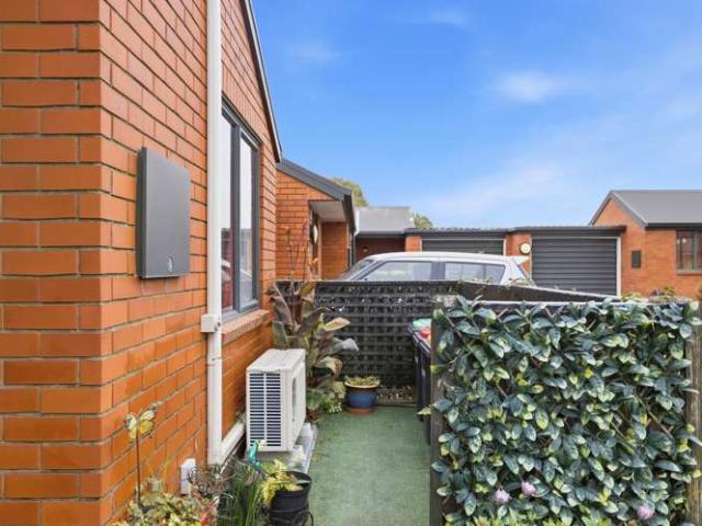 Apartment for sale in Heathcote, Canterbury