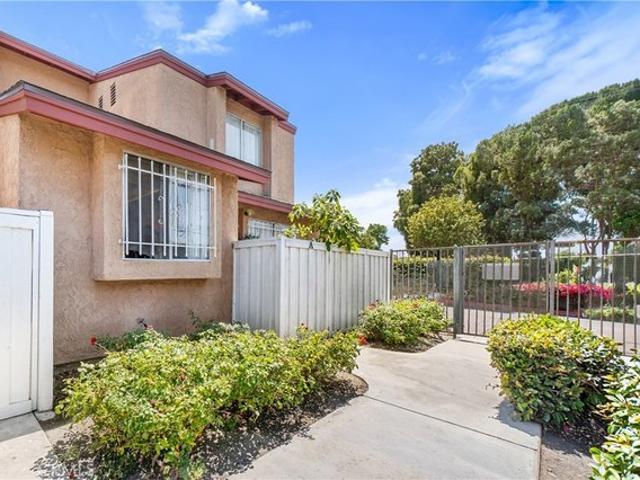 Townhouse for sale in Santa Ana, California