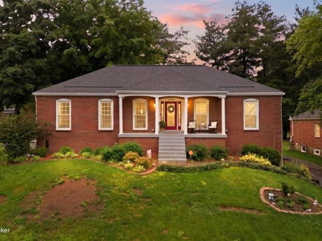 House for sale in Jeffersontown, Kentucky