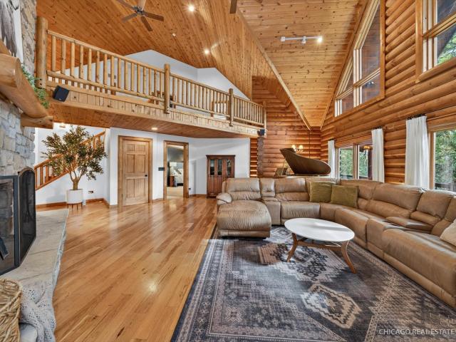 House for sale in Mchenry, Illinois