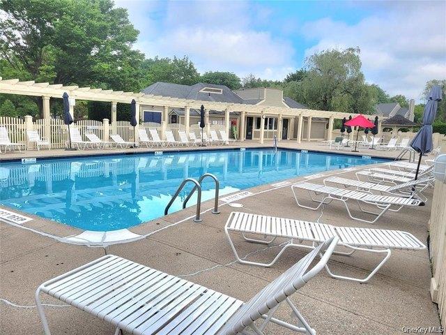 Condo for sale in Baldwin Place, New York
