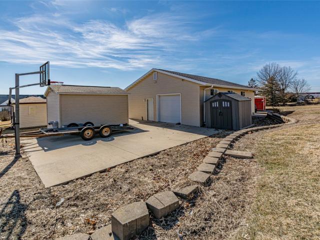 House for sale in Linn, Iowa
