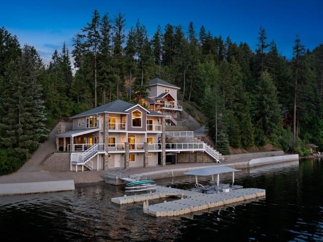 House for sale in Loon Lake