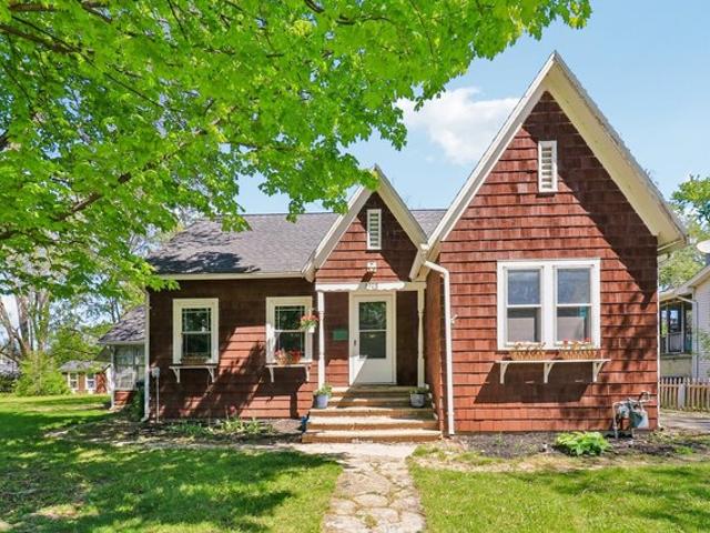 House for sale in Mchenry, Illinois