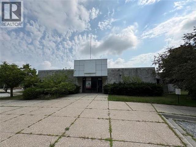 Commercial for rent in Fontainebleau, Windsor