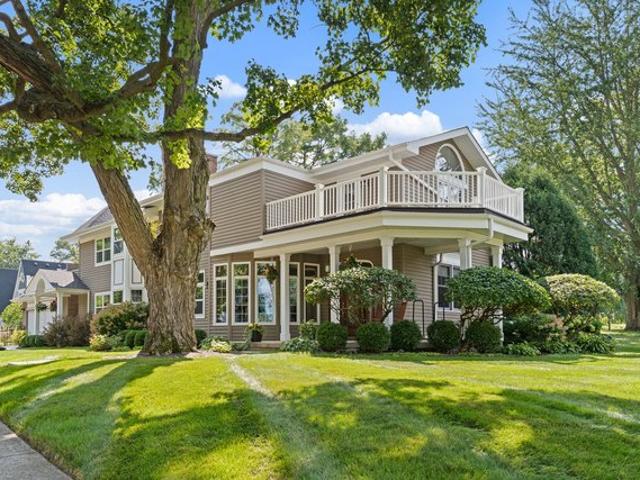 House for sale in Glen Ellyn, Illinois