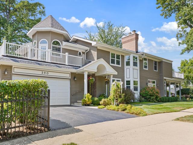 House for sale in Glen Ellyn, Illinois