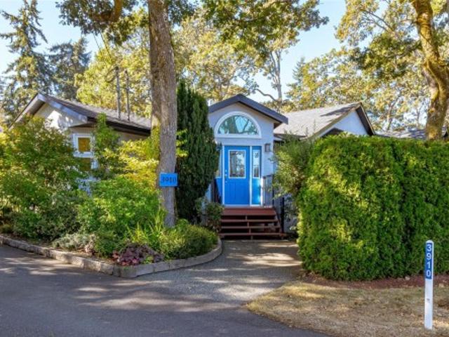 House for sale in Quadra, Saanich
