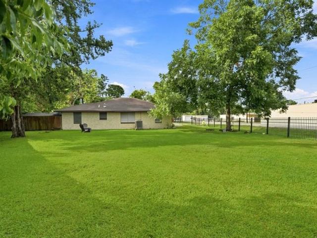 House for sale in Dickinson, Galveston County