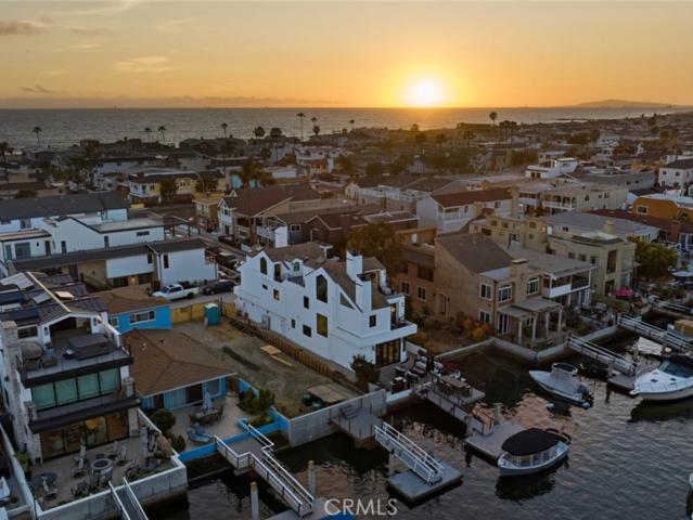 Townhouse for sale in Corona Del Mar, California