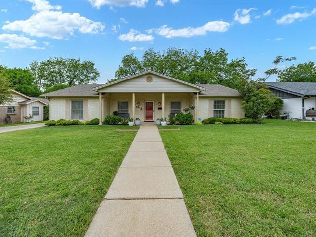 House for sale in Benbrook, Texas