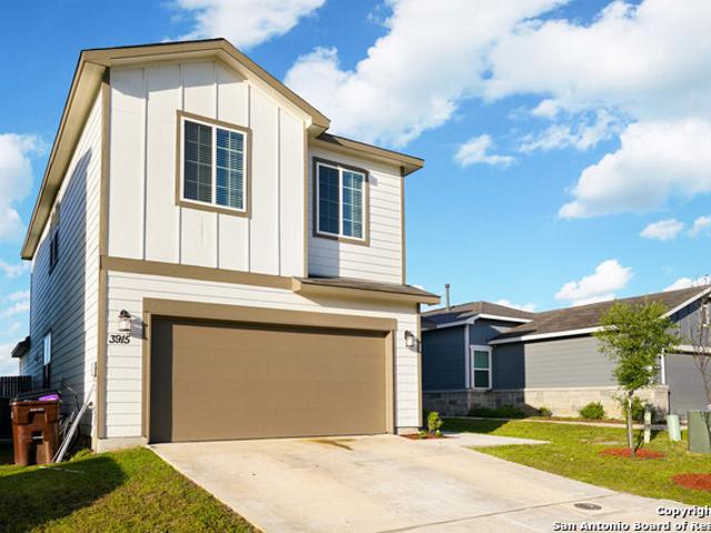 House for sale in Saint Hedwig, Texas