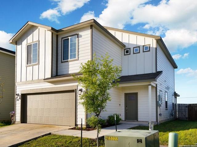 House for sale in Saint Hedwig, Texas