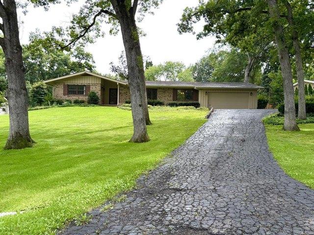 House for sale in Mchenry, Illinois