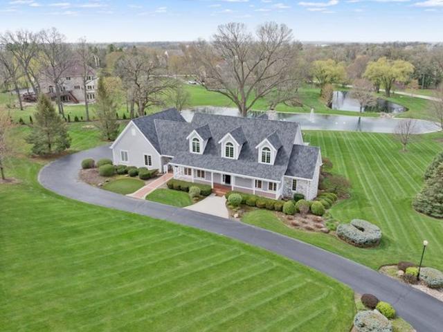 House for sale in Mchenry, Illinois