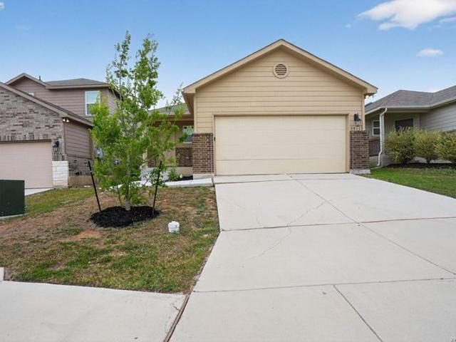 House for sale in Saint Hedwig, Texas