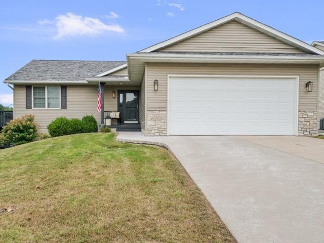 House for sale in Cody's Hunt, Le Claire