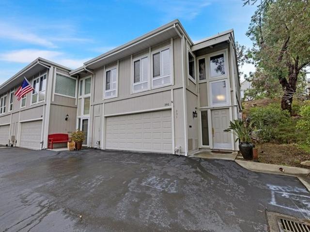 Townhouse for sale in Pleasant Hill, California