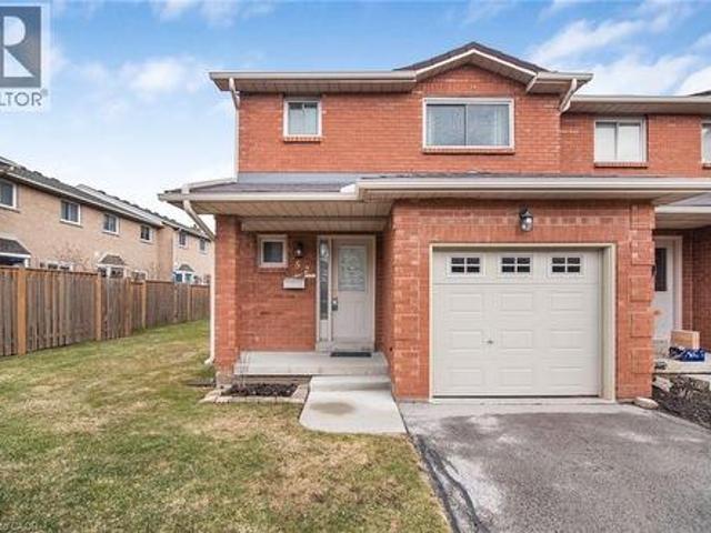 Townhouse for sale in Ancaster, Ontario