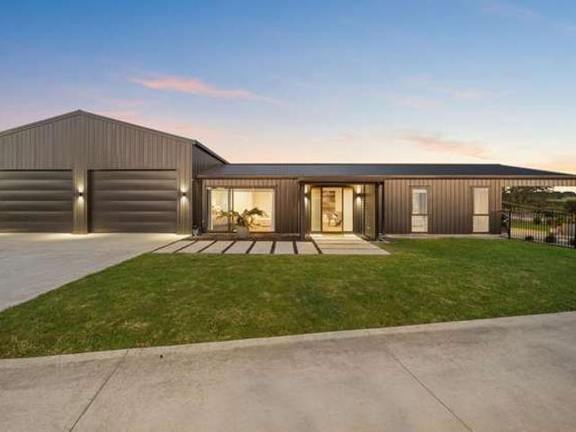 House for sale in Awhitu