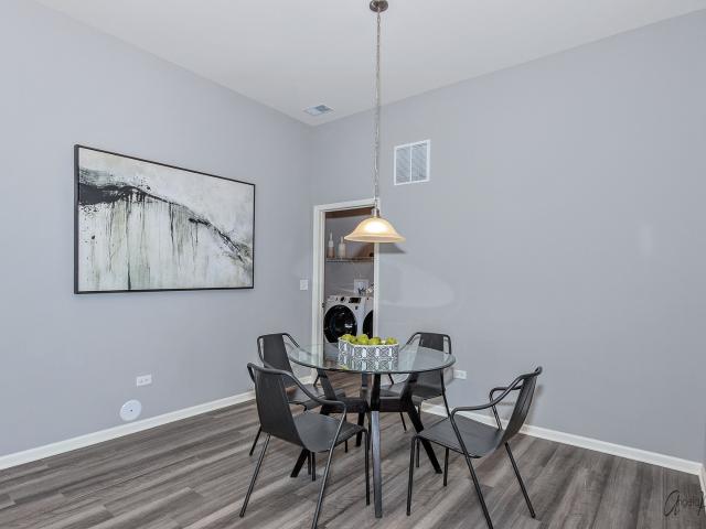 Townhouse for sale in Mchenry, Illinois