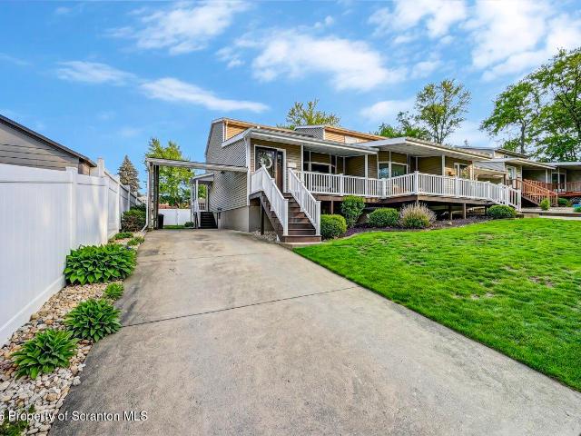 Townhouse for sale in Greenwood, Moosic