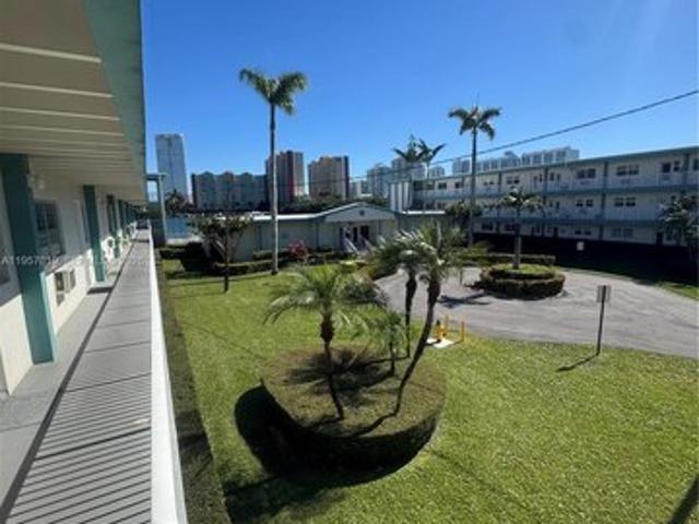 Condo for sale in North Miami Beach, Miami-Dade County