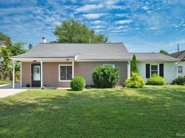 House for sale in Harrison Township, Michigan