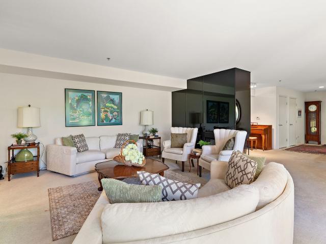 Condo for sale in Deerfield, Illinois
