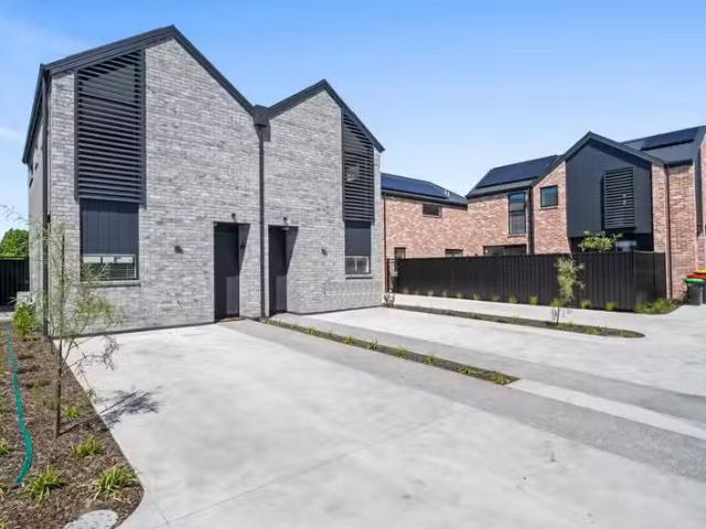 House for sale in Chaslands, Canterbury