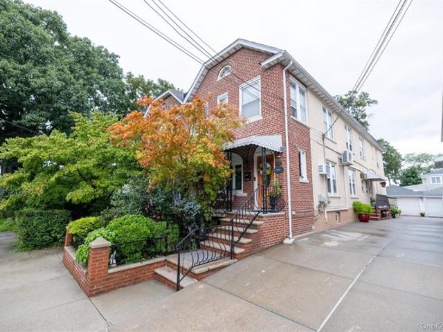 House for sale in Queens, Arverne