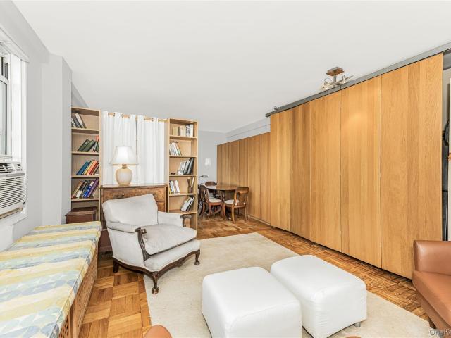 Property for sale in The Bronx, Arverne