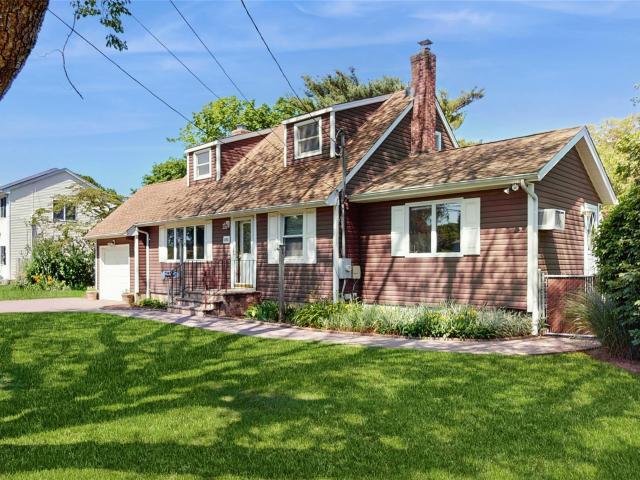 House for sale in Bayport House for sale in Bayport