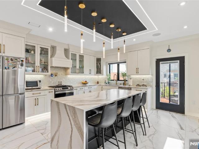 Townhouse for sale in Cliffside Park