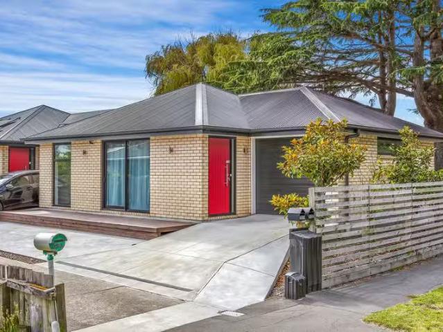 House for sale in Chaslands, Canterbury