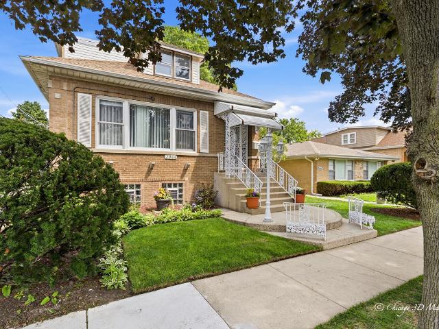 House for sale in Lincolnwood, Illinois